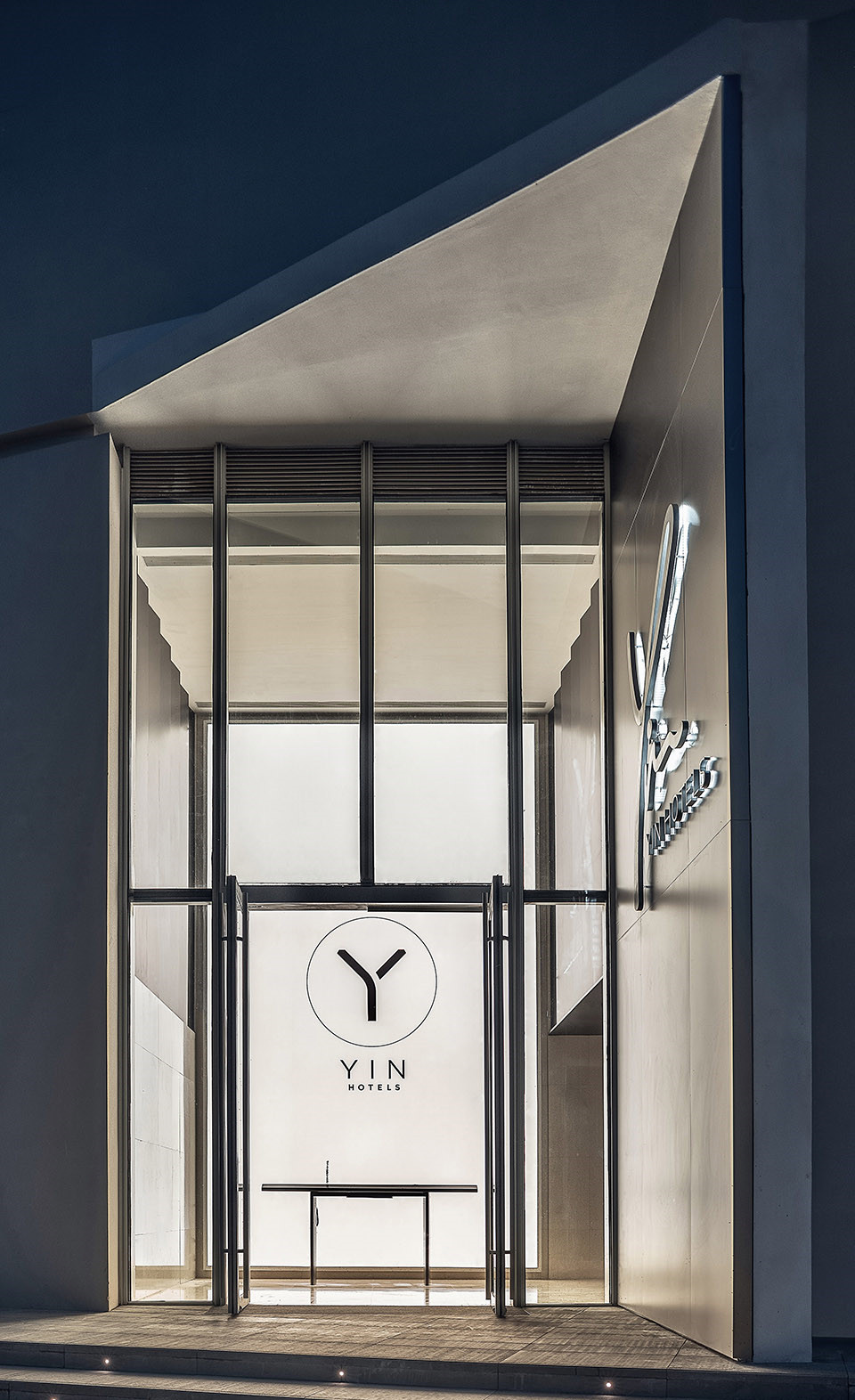 未來感十足的工業(yè)風酒店裝修設計——YIN Hotel(圖2) 未來感十足的工業(yè)風酒店裝修設計——YIN Hotel(圖2)